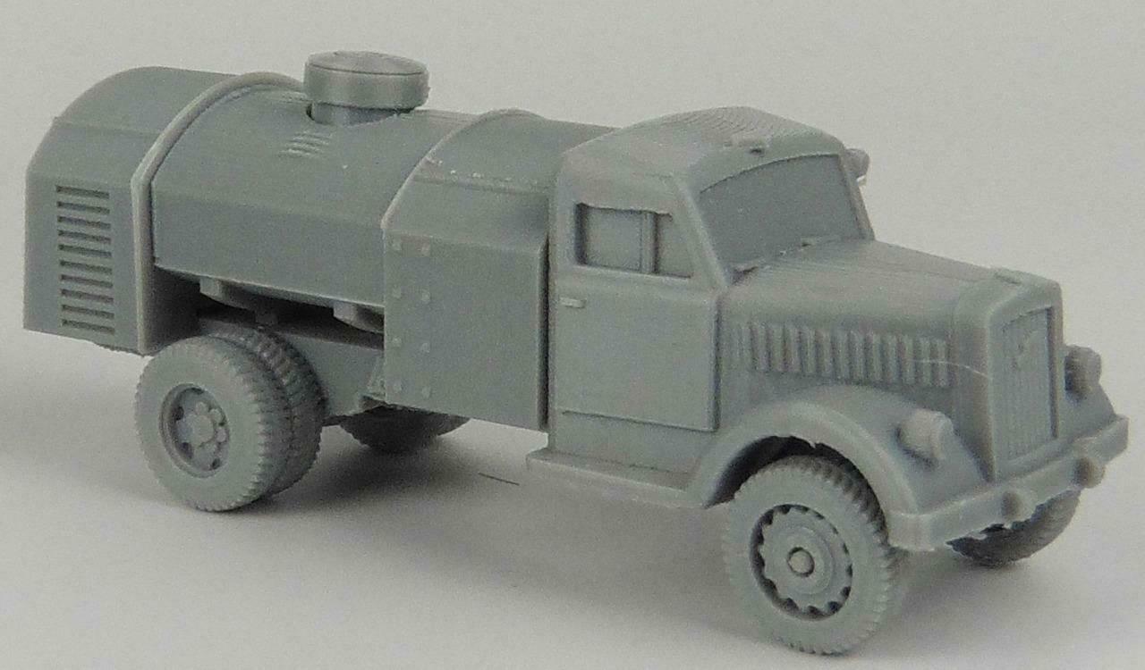 WWII German Opel Blitz Fuel Tanker (Basic Version) at 1-56