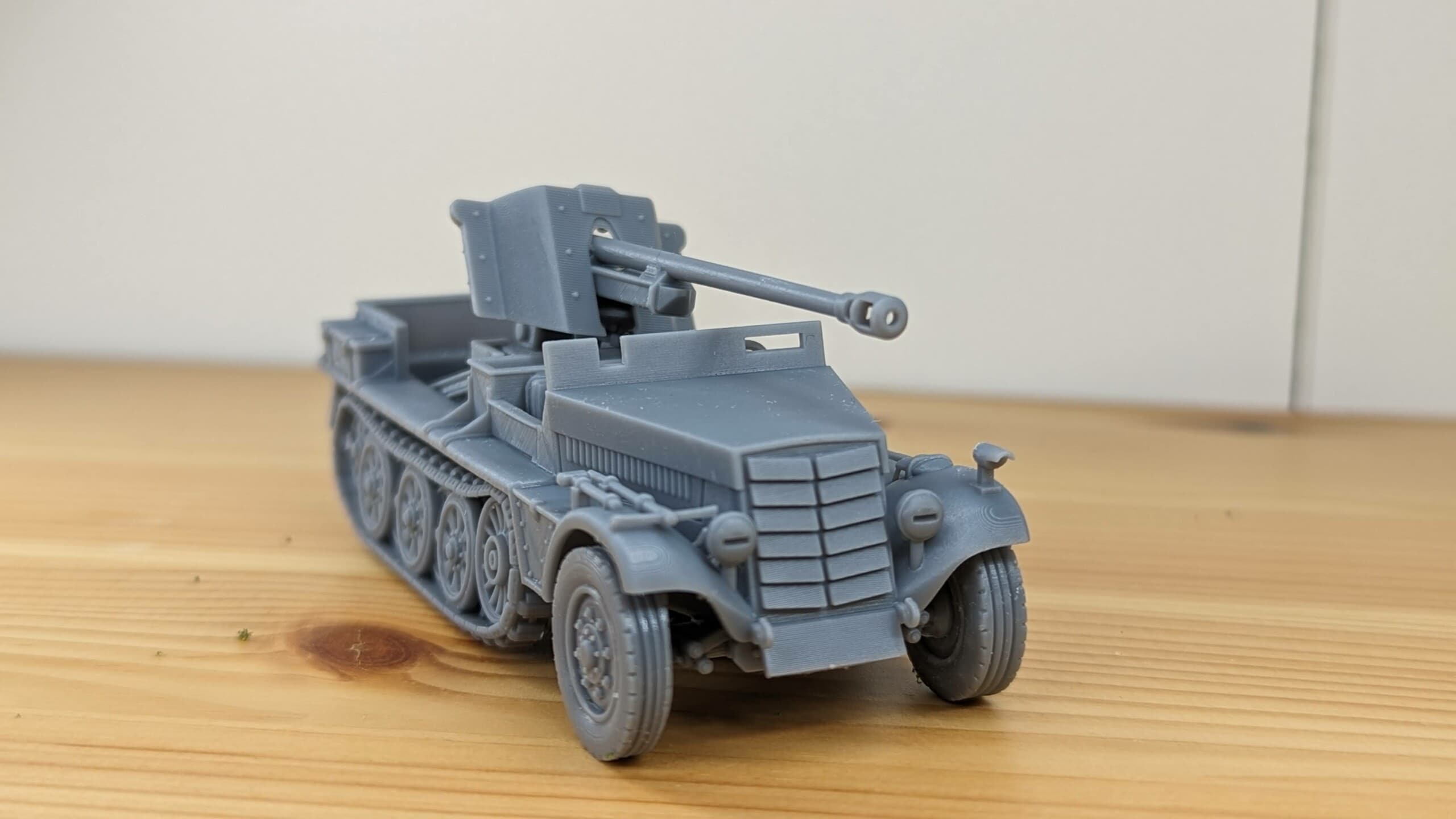 Half-track Sd.Kfz.10/5 with armor and 5cm PAK 38 + Crewmen